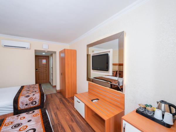 Oz Hotels Incekum Beach : photo 5 de la chambre chambre triple standard