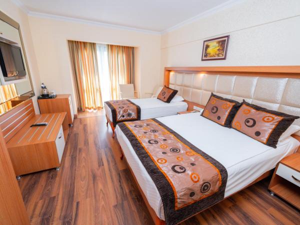 Oz Hotels Incekum Beach : photo 6 de la chambre chambre triple standard