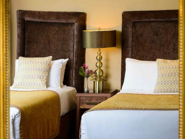 The Lake Hotel : photo 1 de la chambre chambre triple/familiale 