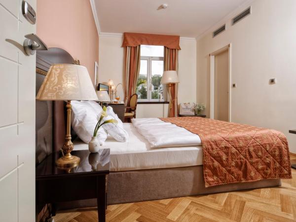Hotel Kvarner Palace : photo 1 de la chambre chambre double