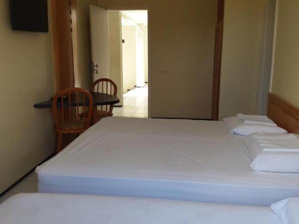 Hotel Praia 2000 : photo 3 de la chambre chambre triple standard