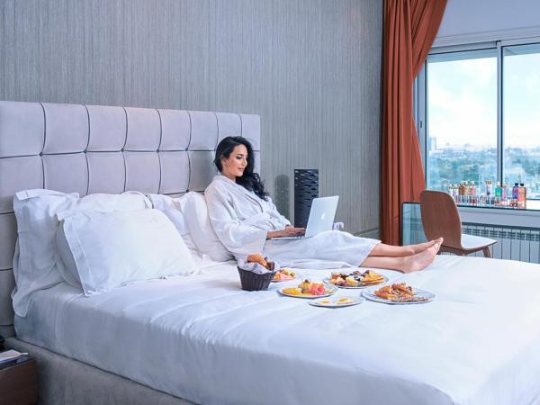 ADAM Hotel Suites : photo 7 de la chambre suite présidentielle avec piscine privée - vue sur lac