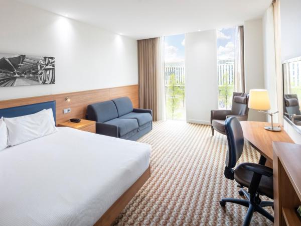 Hampton By Hilton Amsterdam Arena Boulevard : photo 1 de la chambre chambre lit queen-size avec canapé-lit