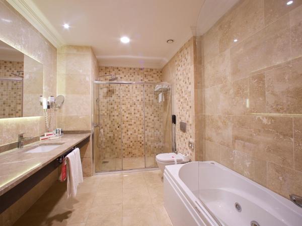 Ramada by Wyndham Istanbul Merter : photo 2 de la chambre suite de luxe lit king-size - non-fumeurs
