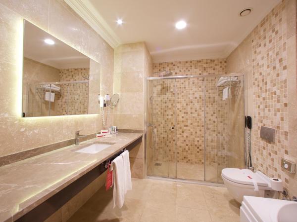 Ramada by Wyndham Istanbul Merter : photo 5 de la chambre suite de luxe lit king-size - non-fumeurs
