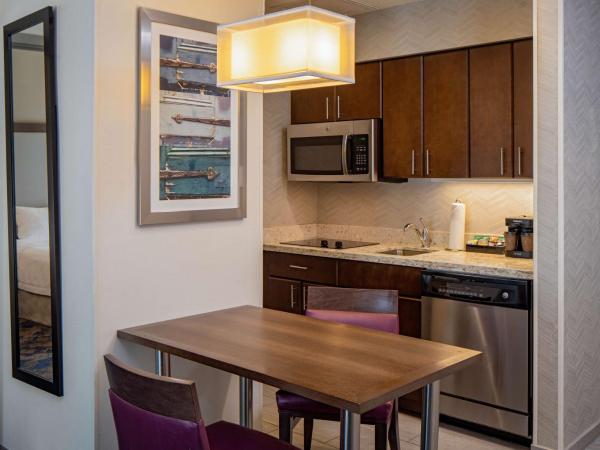 Homewood Suites By Hilton New Orleans French Quarter : photo 5 de la chambre suite lit king-size – non-fumeurs