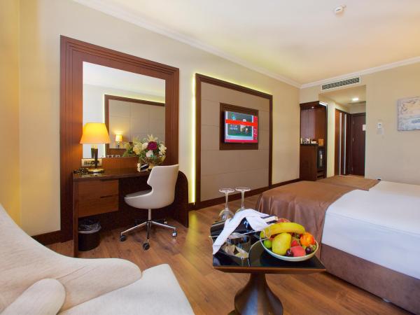 Ramada by Wyndham Istanbul Merter : photo 1 de la chambre chambre lits jumeaux de luxe - non-fumeurs