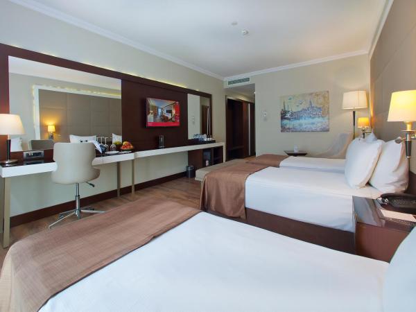 Ramada by Wyndham Istanbul Merter : photo 2 de la chambre chambre lits jumeaux standard avec 3 lits jumeaux - non-fumeurs