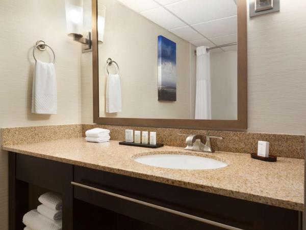 Embassy Suites by Hilton Oklahoma City Will Rogers Airport : photo 1 de la chambre suite 2 pièces avec lit king-size - non-fumeurs