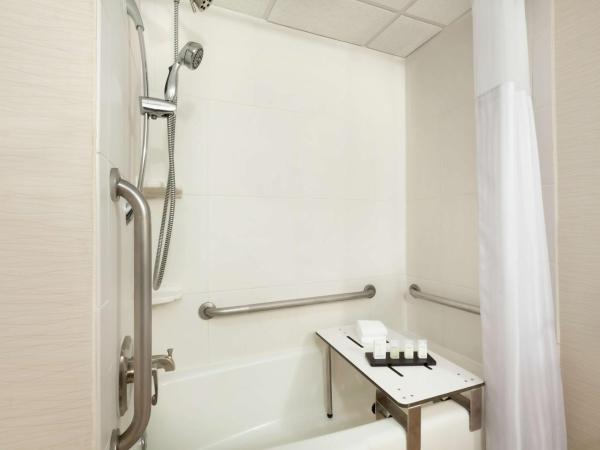 Embassy Suites by Hilton Oklahoma City Will Rogers Airport : photo 3 de la chambre chambre lit king-size - accessible aux personnes à mobilité réduite - non-fumeurs