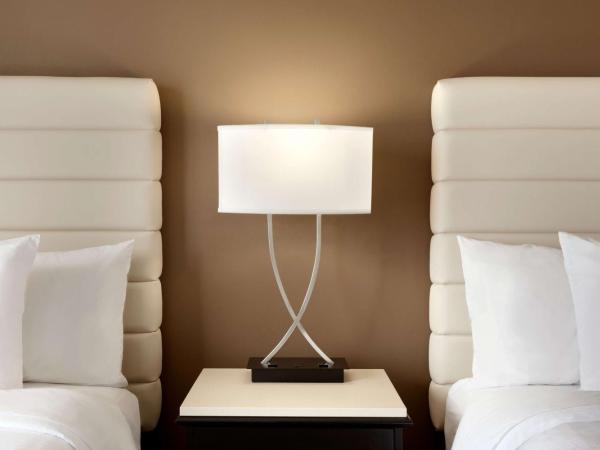 Embassy Suites by Hilton Oklahoma City Will Rogers Airport : photo 3 de la chambre suite avec 2 lits doubles - non-fumeurs