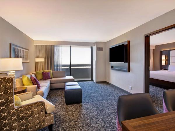 Embassy Suites By Hilton Oklahoma City Northwest : photo 2 de la chambre two room king suite with balcony - non-smoking