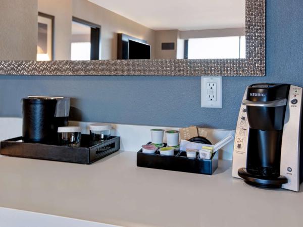 Embassy Suites By Hilton Oklahoma City Northwest : photo 8 de la chambre suite lit king-size 2 chambres