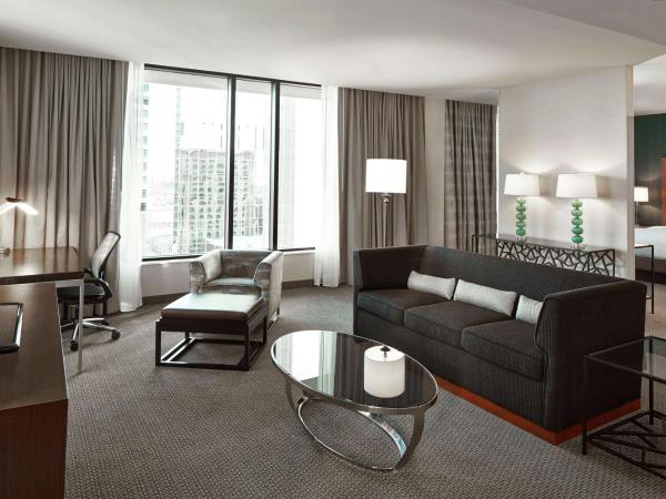 Hilton Garden Inn Phoenix Downtown : photo 3 de la chambre suite 1 chambre lit king-size avec canapé-lit