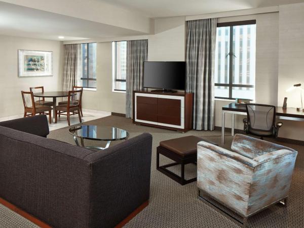 Hilton Garden Inn Phoenix Downtown : photo 6 de la chambre suite 1 chambre lit king-size avec canapé-lit