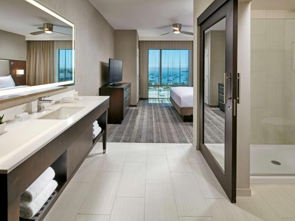 Homewood Suites by Hilton San Diego Downtown/Bayside : photo 5 de la chambre suite studio lit king-size - vue sur port