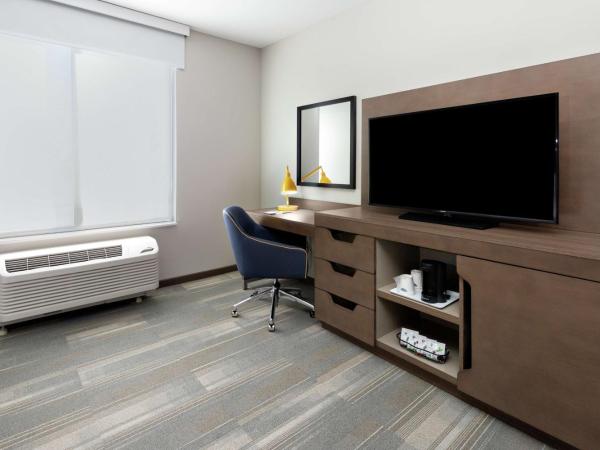 Hampton Inn & Suites San Diego Airport Liberty Station : photo 4 de la chambre chambre 2 lits queen-size - vue sur eau - adaptée aux personnes malentendantes