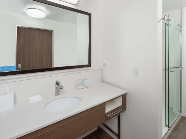 Hampton Inn & Suites San Diego Airport Liberty Station : photo 5 de la chambre studio lit king-size avec vue - non-fumeurs