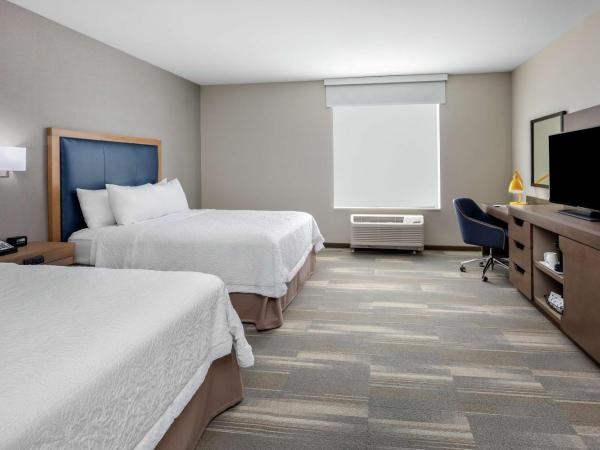 Hampton Inn & Suites San Diego Airport Liberty Station : photo 6 de la chambre chambre 2 lits queen-size - vue sur eau - adaptée aux personnes malentendantes