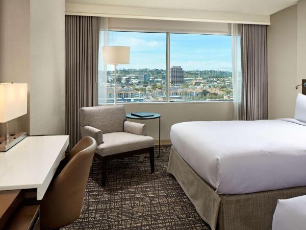 Hilton San Diego Mission Valley : photo 3 de la chambre chambre avec 2 lits queen-size - Étage Élevé