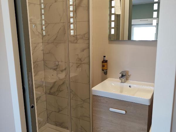 Hotel de la Terrasse : photo 7 de la chambre studio familial