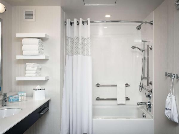 Hampton Inn & Suites by Hilton Seattle/Northgate : photo 4 de la chambre studio lit king-size - adapté aux personnes à mobilité réduite/malentendantes - non-fumeurs