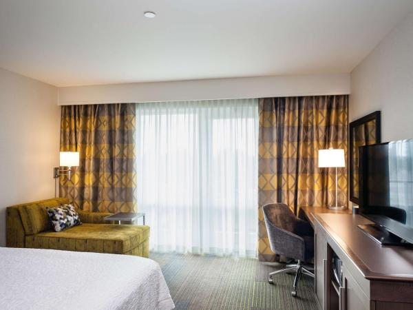 Hampton Inn & Suites by Hilton Seattle/Northgate : photo 3 de la chambre chambre lit king-size - non-fumeurs