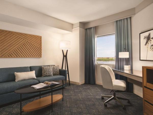 DoubleTree by Hilton Tampa Rocky Point Waterfront : photo 1 de la chambre suite 1 chambre lit king-size - accessible aux personnes à mobilité réduite