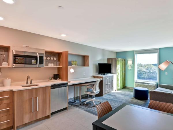 Home2 Suites By Hilton Tampa USF Near Busch Gardens : photo 3 de la chambre suite 1 chambre lit king-size - non-fumeurs