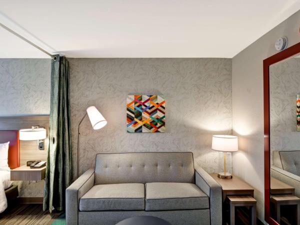 Home2 Suites By Hilton Tampa USF Near Busch Gardens : photo 3 de la chambre suite studio lit king-size - non-fumeurs