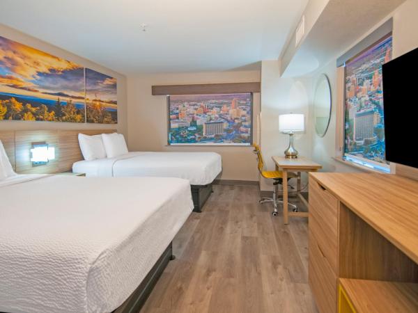 Days Inn & Suites by Wyndham San Antonio North/Stone Oak : photo 2 de la chambre suite 1 chambre avec 2 lits queen-size - non-fumeurs