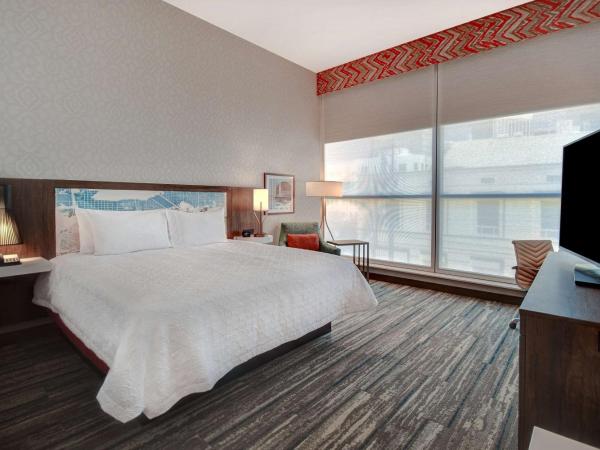 Hampton Inn Tucson Downtown, Az : photo 2 de la chambre chambre lit king-size - vue sur ville