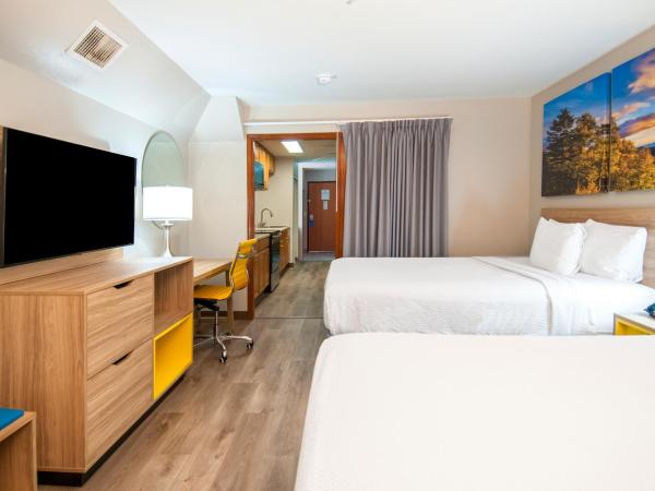 Days Inn & Suites by Wyndham San Antonio North/Stone Oak : photo 2 de la chambre suite 2 lits queen-size - non-fumeurs