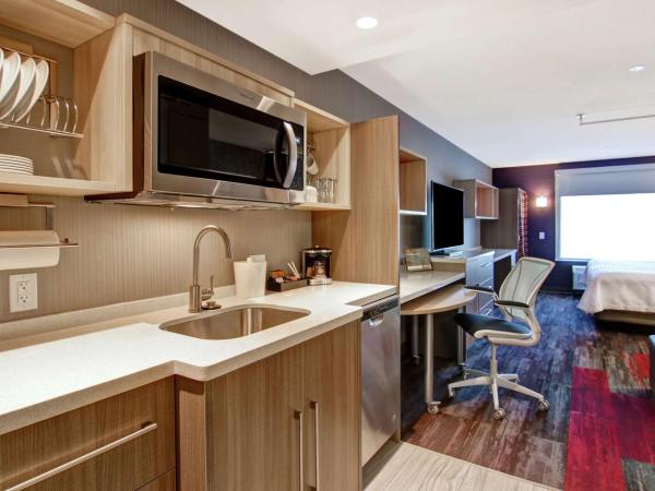 Home2 Suites By Hilton Edmonton South : photo 2 de la chambre suite studio lit king-size - non-fumeurs