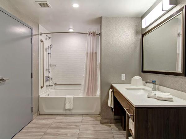 Home2 Suites By Hilton Edmonton South : photo 6 de la chambre suite 1 chambre lit king-size - non-fumeurs