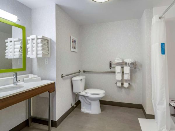 Hampton Inn & Suites Edmonton/West : photo 4 de la chambre chambre 2 lits queen-size - accessible aux personnes à mobilité réduite - non-fumeurs