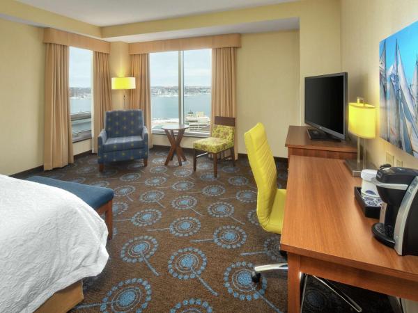 Hampton Inn by Hilton Halifax Downtown : photo 1 de la chambre chambre d'angle lit king-size