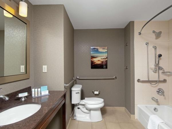 Hampton Inn by Hilton Halifax Downtown : photo 4 de la chambre chambre avec 2 lits queen-size - adaptée aux personnes malentendantes - non-fumeurs