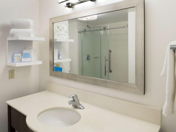 Hampton Inn & Suites by Hilton Dartmouth - Halifax : photo 6 de la chambre chambre lit king-size exécutive avec canapé-lit - non-fumeurs