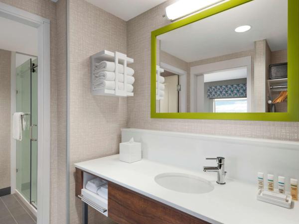 Hampton Inn & Suites Kelowna, British Columbia, Canada : photo 8 de la chambre suite lit king-size – non-fumeurs