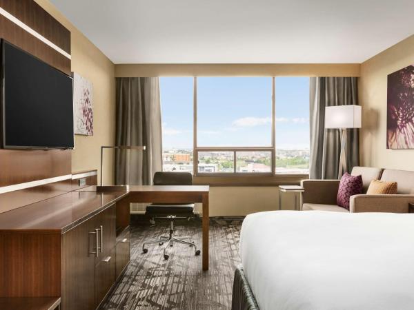 DoubleTree by Hilton Hotel Toronto Airport West : photo 2 de la chambre grande chambre lit king-size