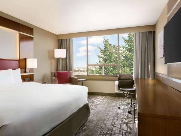 DoubleTree by Hilton Hotel Toronto Airport West : photo 1 de la chambre chambre lit king-size deluxe