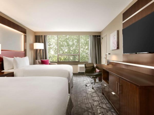 DoubleTree by Hilton Hotel Toronto Airport West : photo 2 de la chambre chambre deluxe avec 2 lits queen-size