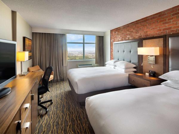Doubletree by Hilton Toronto Airport, ON : photo 2 de la chambre chambre avec 2 grands lits queen-size 