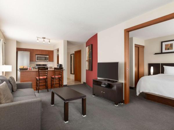 Embassy Suites by Hilton - Montreal : photo 7 de la chambre suite premium lit king-size