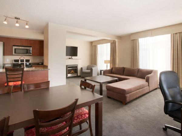 Embassy Suites by Hilton - Montreal : photo 6 de la chambre chambre lit king-size présidentielle premium - non-fumeurs