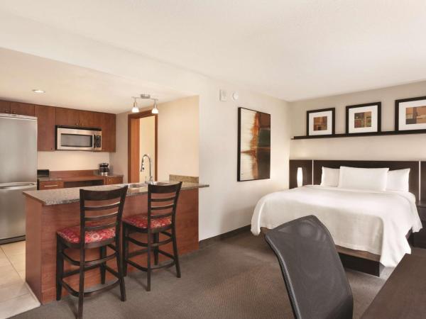 Embassy Suites by Hilton - Montreal : photo 1 de la chambre studio lit queen-size - accessible aux personnes à mobilité réduite/non-fumeurs