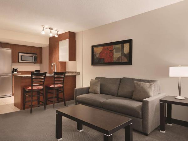 Embassy Suites by Hilton - Montreal : photo 1 de la chambre suite lit king-size – non-fumeurs