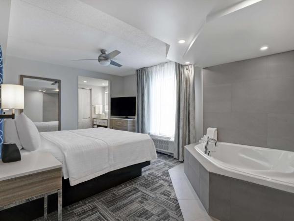 Homewood Suites by Hilton London Ontario : photo 3 de la chambre studio suite avec lit king-size et bain à remous - non-fumeurs