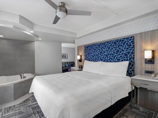 Homewood Suites by Hilton London Ontario : photo 4 de la chambre studio suite avec lit king-size et bain à remous - non-fumeurs